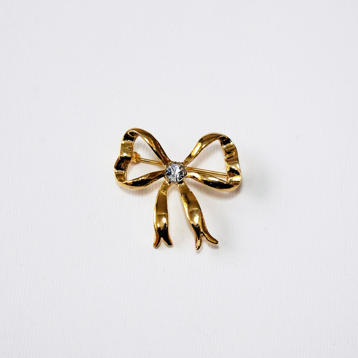 Dead stock Rhinestone Bow Brooch / デッドストック・ラインストーンリボンブローチ(gold)