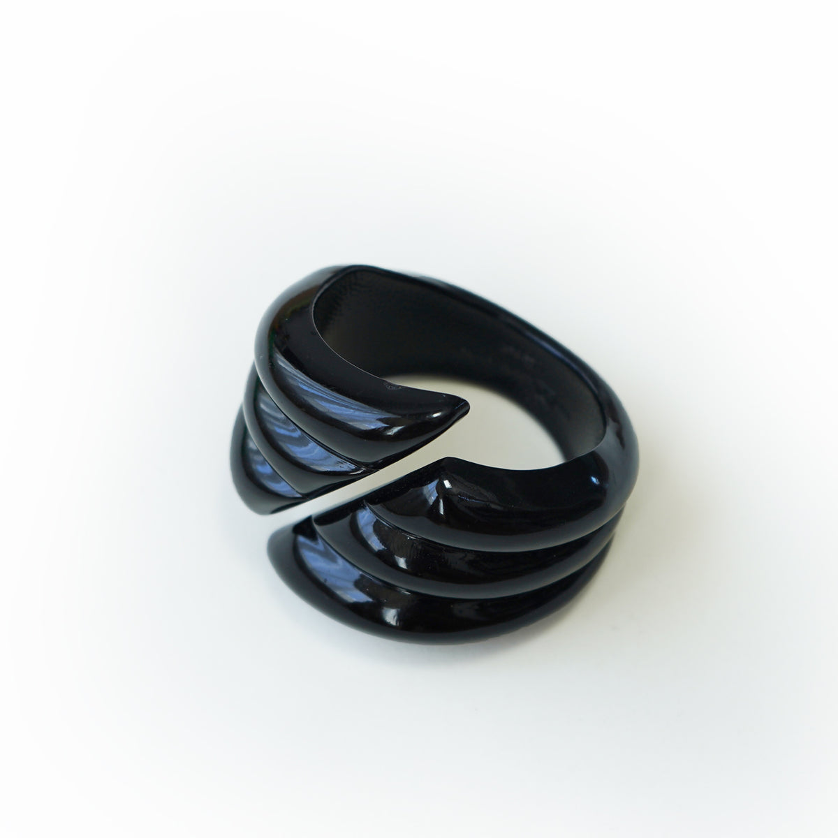 Early 1980s West Germany Lucite Cuff / 旧西ドイツ製ルーサイト カフバングル (black)