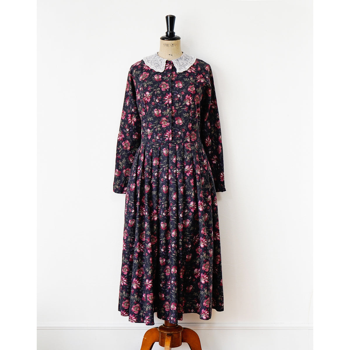 1980s Laura Ashley Lace Collar Dress /ヴィンテージ・ローラアシュレイ・ドレス(floral)