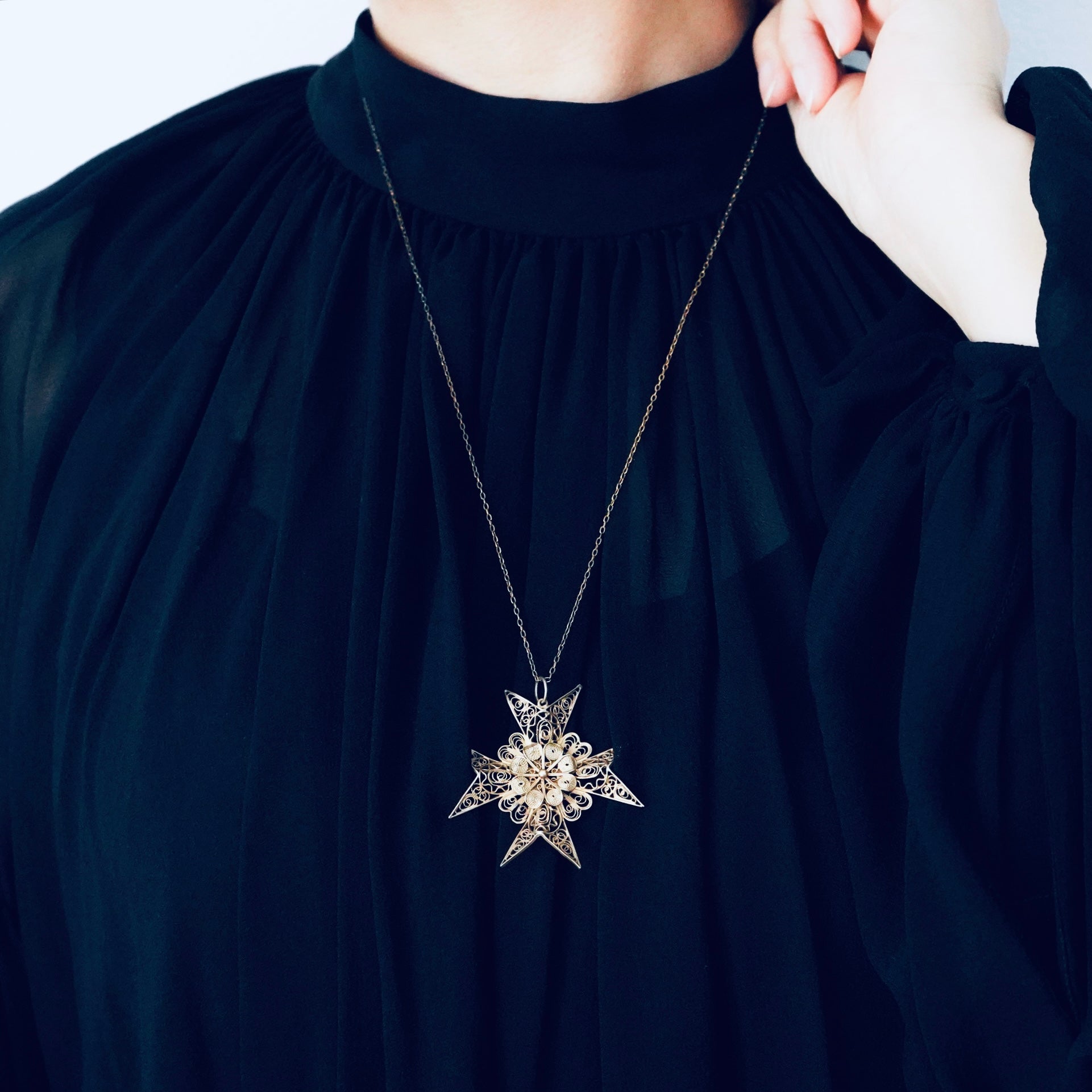 Vintage filigree Maltese Cross Pendant / マルタ十字のフィリグリー