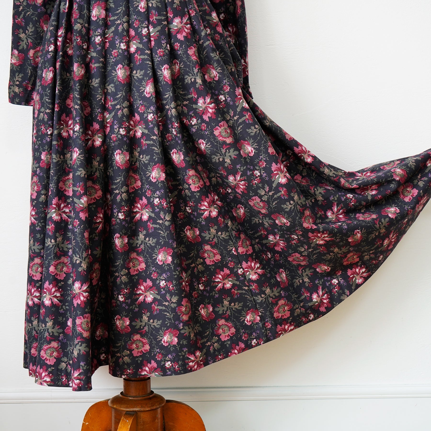 1980s Laura Ashley Lace Collar Dress /ヴィンテージ・ローラ